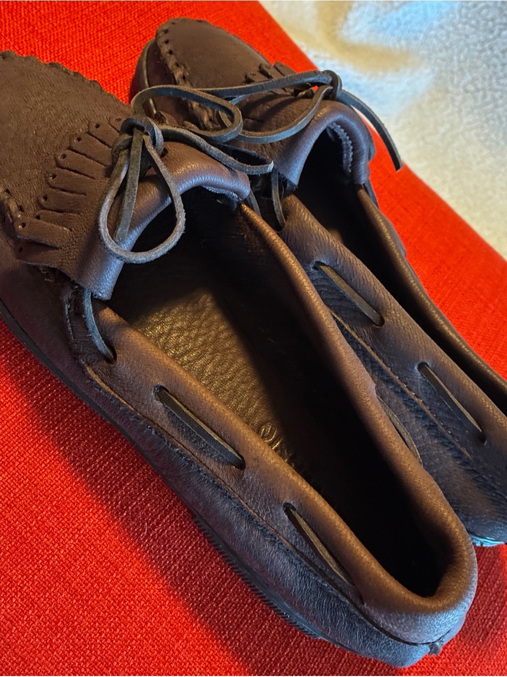 Minnetonka Moccasins Brown Moosehide Leather Sz 8.5  Moc Toe Tie Front Moccasins - Picture 2 of 8